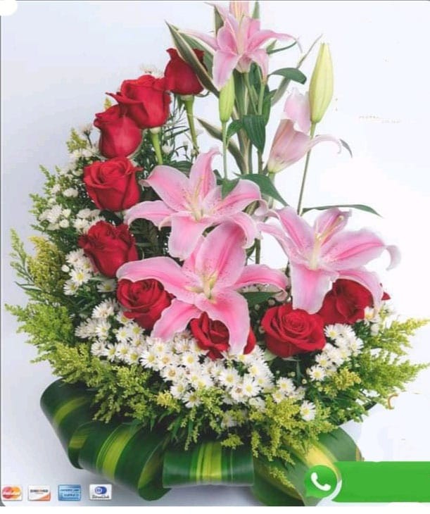 caracol rosas lirios