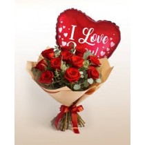 bouquet 12 rosas rojas y globo